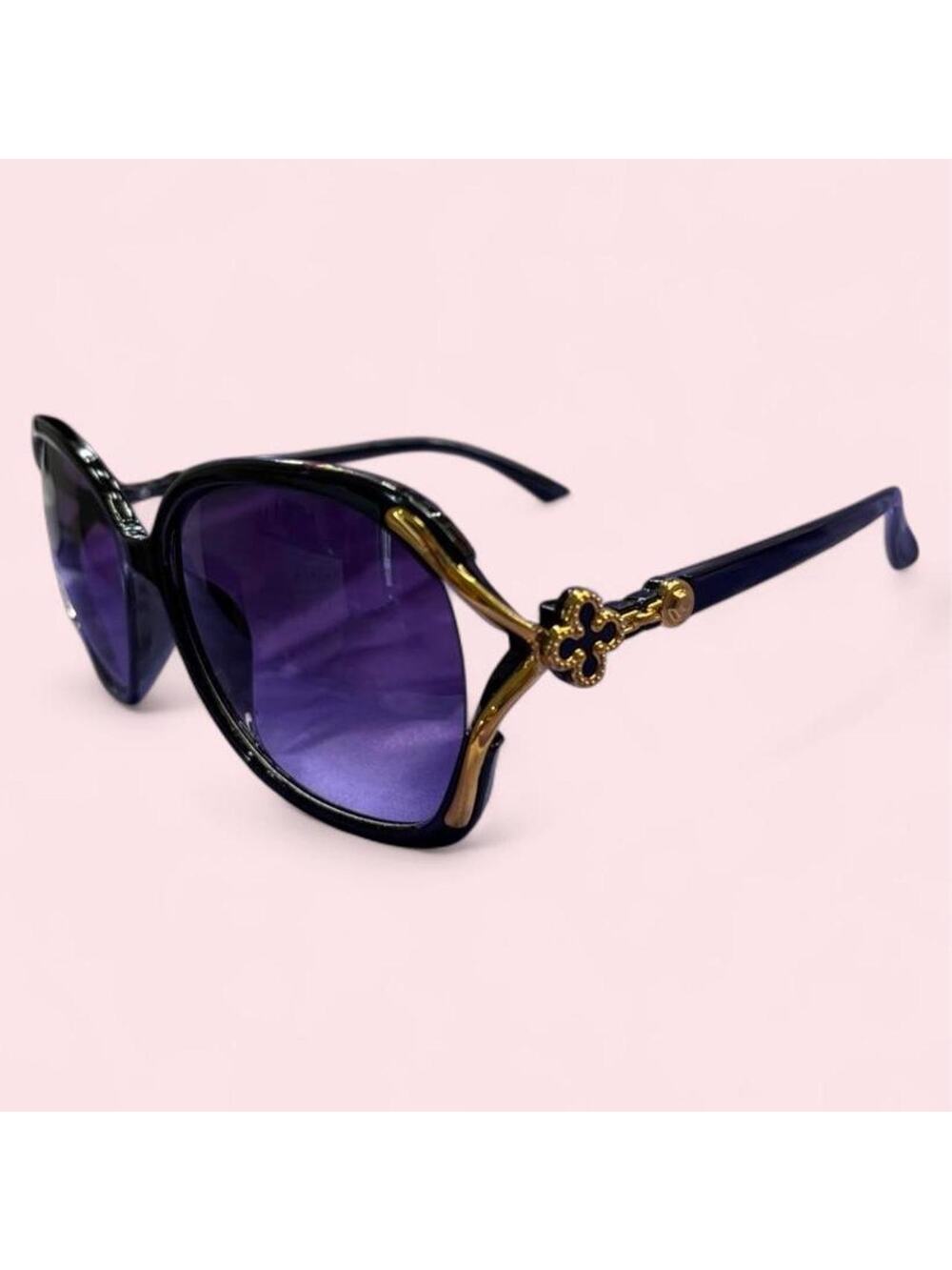 Women's oversized black sunglasses with gold details Glam mcbling luxe y2k diva
